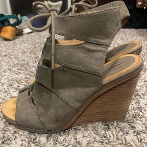 Size 5.5 wedges gray/green strappy heels. Melrose and market.